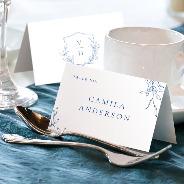Blått enkelt botaniskt vapensköld i monogramformat bordsnummer (Blue simple botanical crest monogram place card)