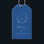 Blått enkelt botaniskt vapensköld monogram bröllop presentetikett<br><div class="desc">Monogrammad initialer inramad av elegantens vapensköld och handillustrerad botaniskt löv,  elegantens skript och klassiskt typsnitt i blått och vitt,  enkelt och lyxigt. Underbart tack för att du föredrar klistermärken för det moderna klassiska bröllop,  det enkla formella bröllop,  elegant botaniska trädgårdsbröllop. Visa alla matchande delar i samlingen.</div>