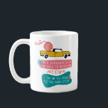 Blått för rosor för citationstecken för Yarnaholic Kaffemugg<br><div class="desc">Retro design som presenterar ett populärt yarnaholic ordstäv som är passande för att sticka och virkningknarkare (gilla oss!). Garnet formulerar är skriftligt i tillfällig uppercase typografi och läser "mig förmiddagen ett yarnaholic på vägen till återställningen - lura precis - I-förmiddagen på vägen till garnlagret". Designen presenterar en lastbil som är...</div>