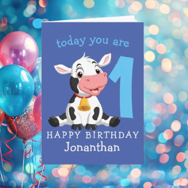 Blått första födelsedagskort kort (The card captures the essence of a happy birthday celebration who love cows)