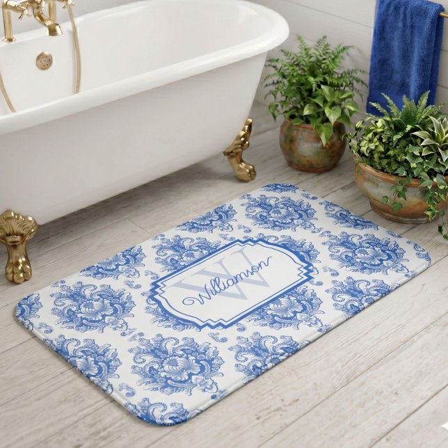 Blått Fransk Damask Toile Mönster Namn Monogram Badrumsmatta (Skapare uppladdad)