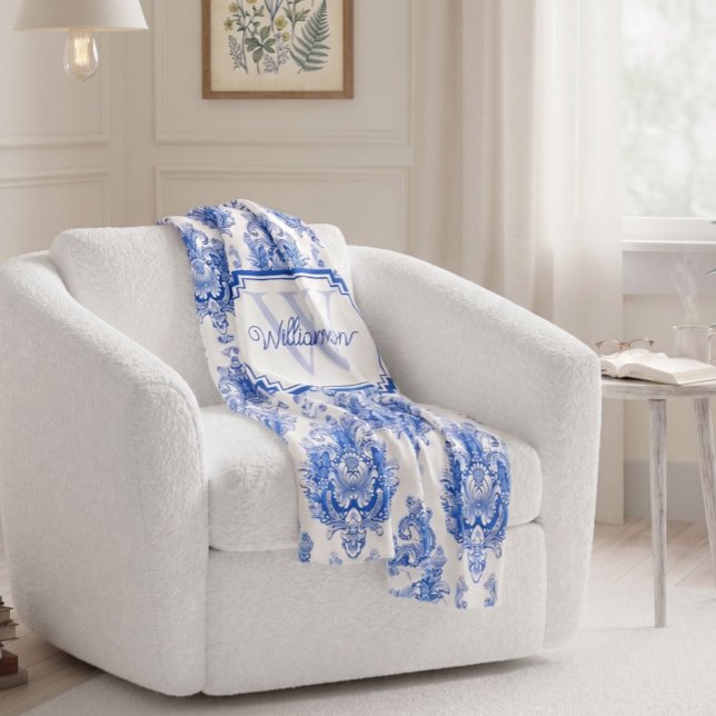 Blått Fransk Damask Toile Mönster Namn Monogram Fleecefilt (Skapare uppladdad)
