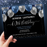 Blått Glitter-ballonger 60:e Födelsedagsfesten Inbjudningar<br><div class="desc">Elegant faux-ballonger i silver och blå glitter på övre gräns. All text är justerbar och lätt att ändra för dina egna behov i party. Underbar elegant spara datummallens utformning för födelsedagsfest. Ålder kan ändras för alla år. Elegantens moderna snyggt-typografi</div>