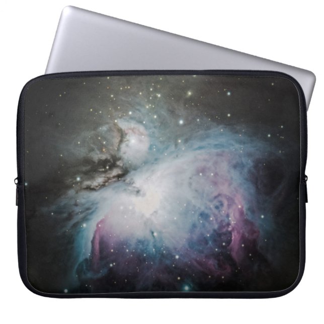 Blått, grått och lila nebuli laptop fodral (Framsidan)