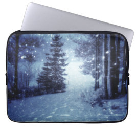 Blått månbelyst Magic Forest Winter Scene Laptop Fodral