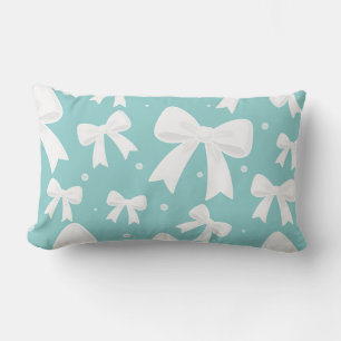 Blått med pärlor och vit kaka lumbarkudde