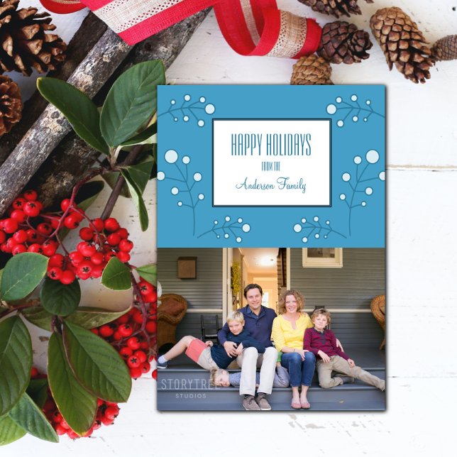 Blått Modern Berry Helgdag-fotokort Inbjudningar (Blue Modern Berry Holiday Photo Card)
