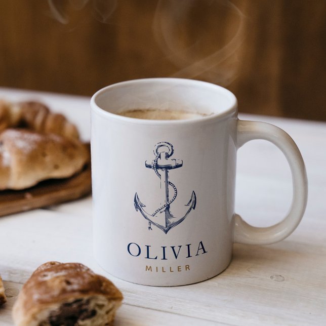 Blått monogram för marinflottan kaffemugg (This mug is perfect for ocean lovers. It features an anchor and allows you to personalize it)