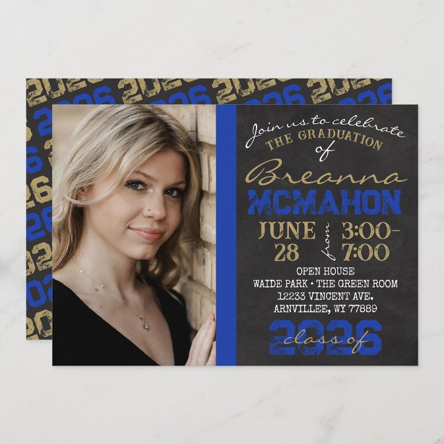 Blått och Guld-chalkboard Studenten-foto Inbjudningar (Repeating Class Year 1 Photo Graduation Invitations)