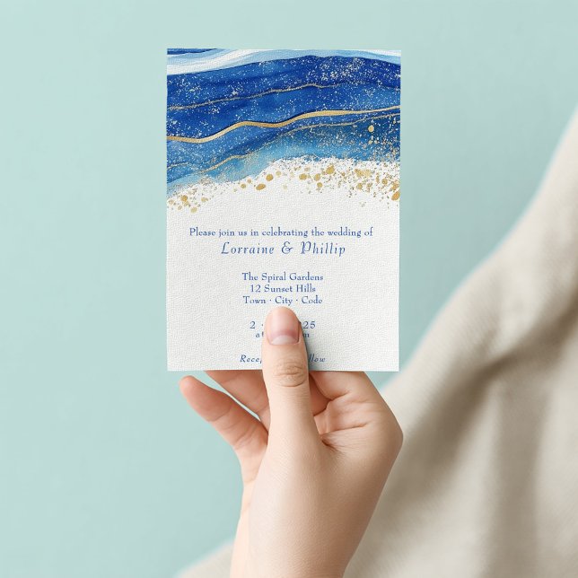 Blått och Guld vattenfärg Bröllop Inbjudningar (Blue and gold watercolor wedding invitation with elegant script.)