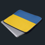 Blått och Gult för bärbara datorer Laptop Sleeve<br><div class="desc">Bär runt din bärbara dator i stil i fodral i blått och gult.</div>