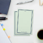 Blått och Ljust grönt monogrammat Brevpapper<br><div class="desc">Elegant ljust grönt papper med marint blått ramar. Lägg till ditt första namn överst och ditt namn i grund.</div>