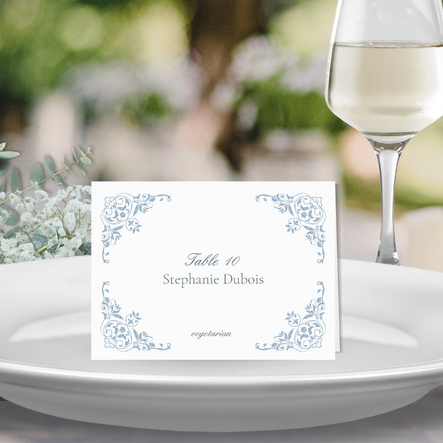 Blått och vitt Bröllop-platskort val av måltid Bordsnummer (Elegant blue and white formal wedding place card with meal choice menu item and romantic border)