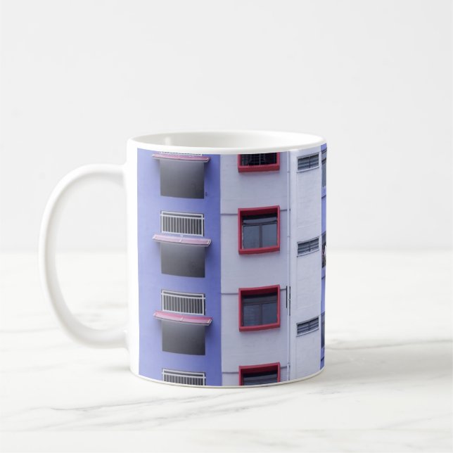 Blått och vitt högstiga upp byggnad kaffemugg (Vänster)