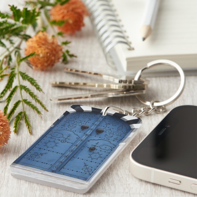 Blått ornat dörrakrylnyckelkedja (Högra Framsidan)
