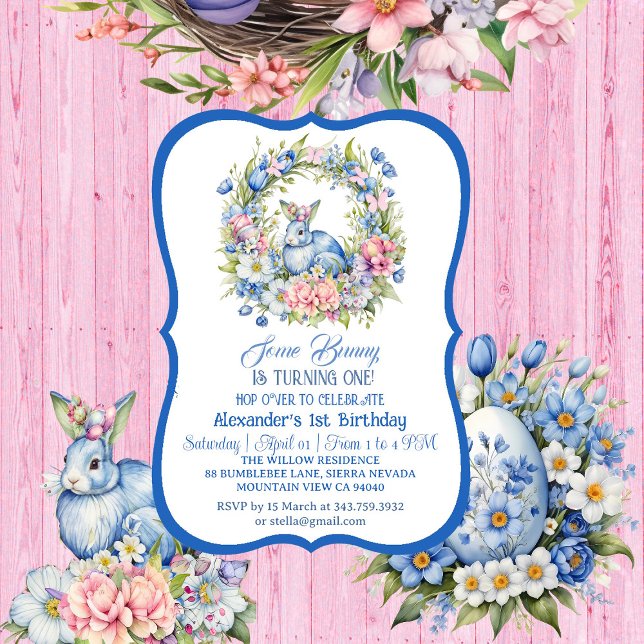 Blått Påskhare Rosa Blommigt Utandning 1 födelseda Inbjudningar (Blue Easter Bunny Pink Floral Wreath 1st Birthday Invitation)