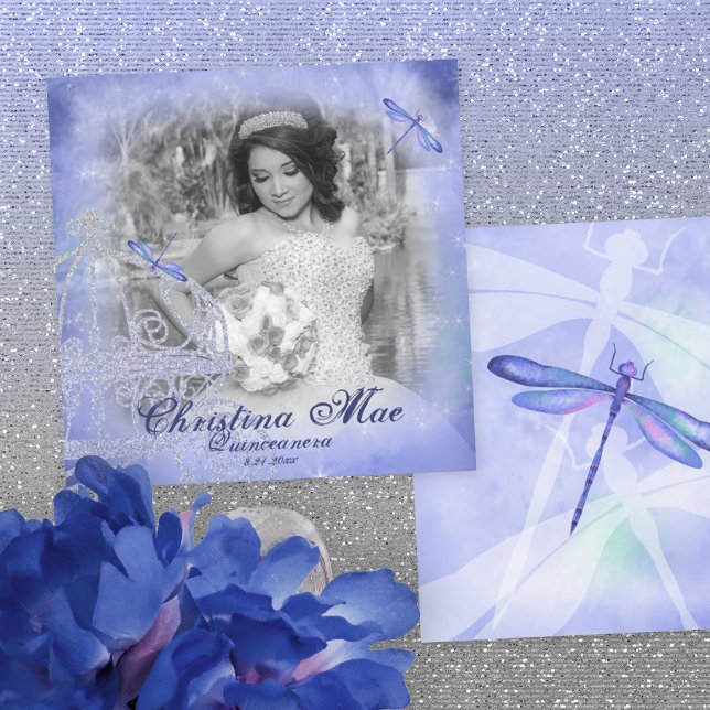 Blått Ram Quinceañera-fotokort Inbjudningar (Light blue, dusty blue and silver horse carriage quinceanera invitation, whimsical blue dragonflies)