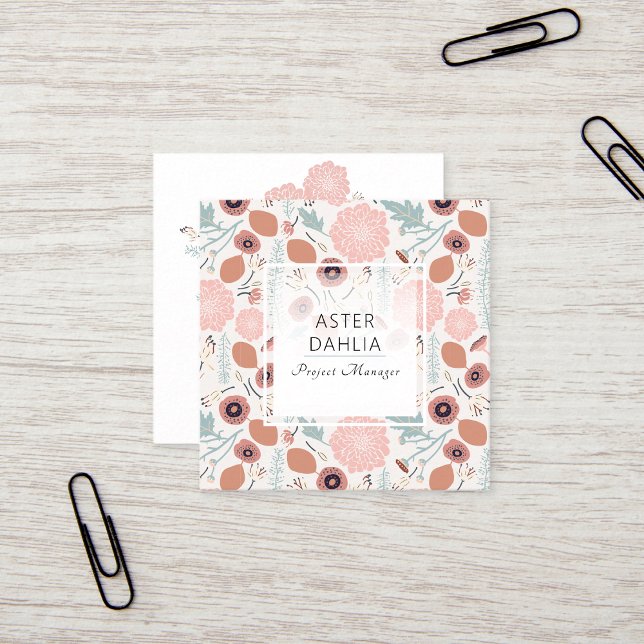 Blått upprepa Blommigt för lekfull Rosa Skriv ut Fyrkantigt Visitkort (Playful Pink Cream Blue Repeat Floral Print Square Business Card from Studio Posies. )