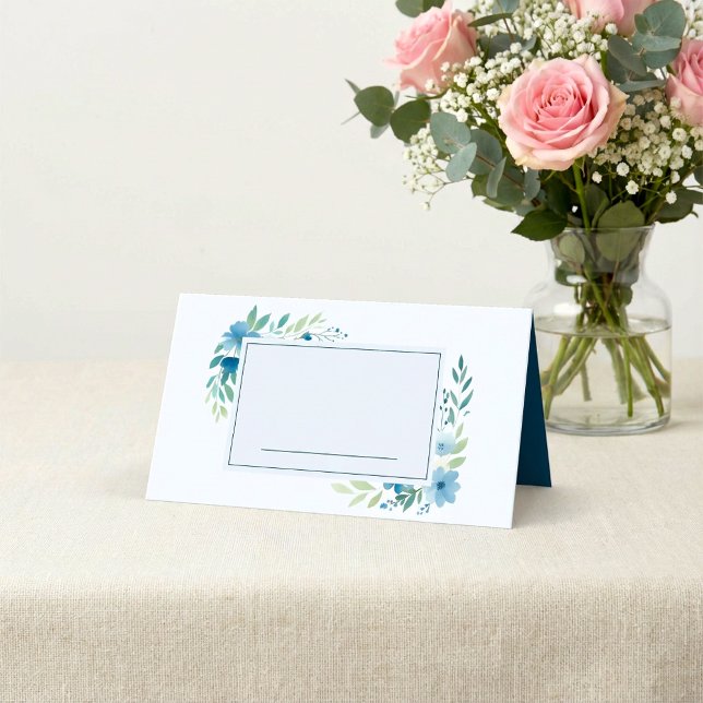 Blått vattenfärgsmonteringskort i Blommigt Namn Placeringskort (Blue Watercolor Floral Name Place Card.)