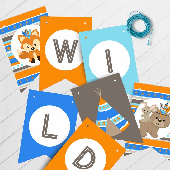 Blått Vild en födelsedag med hängbanderoll Vimplar (Wild One 1st Birthday Hanging Banner in Blue, Brown and Orange. Featuring a Fox, Deer, Bear & Bunny)