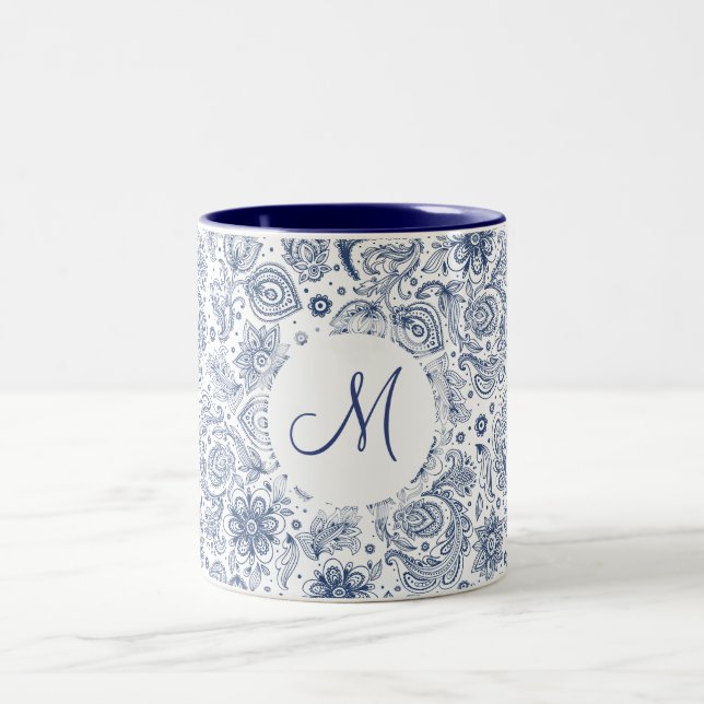 Blått Vintage Blommönster Monogram 2-ton Mugg (Center)