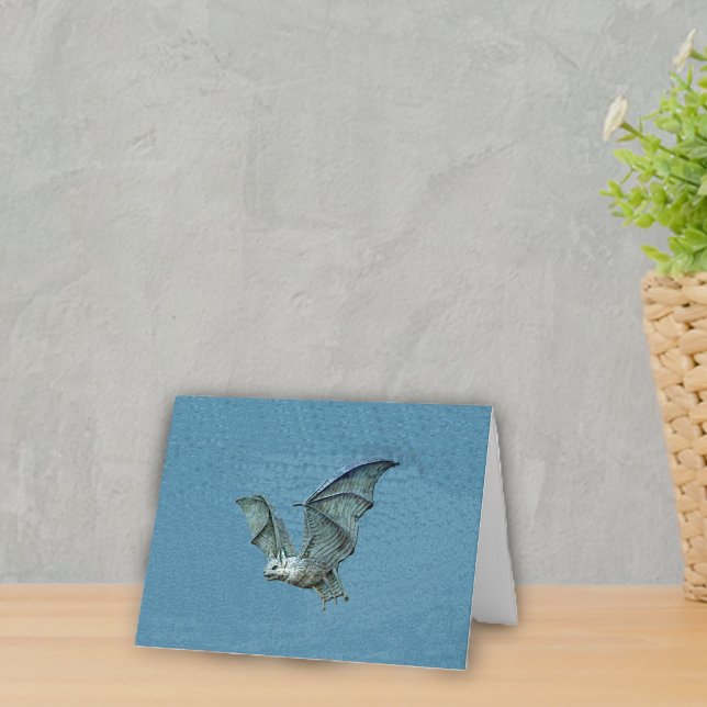 Blåttfladdermöss för flyg 3D Kort (Spooky flying blue bat white face on blue notecards.)