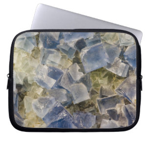 BlåttFluoritekristaller i matris Laptop Sleeve