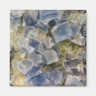 BlåttFluoritekristaller i matris Magnet