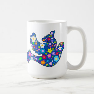 Blåttfredduva som göras av dekorativa blommor kaffemugg