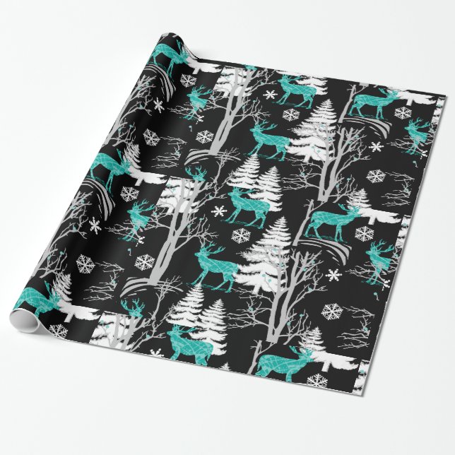 Blåttren i skogenhelgdag som slår in papper presentpapper (Utrullad)