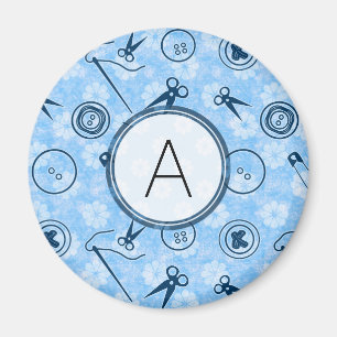 Blåttsömnadmönster med monogramen magnet