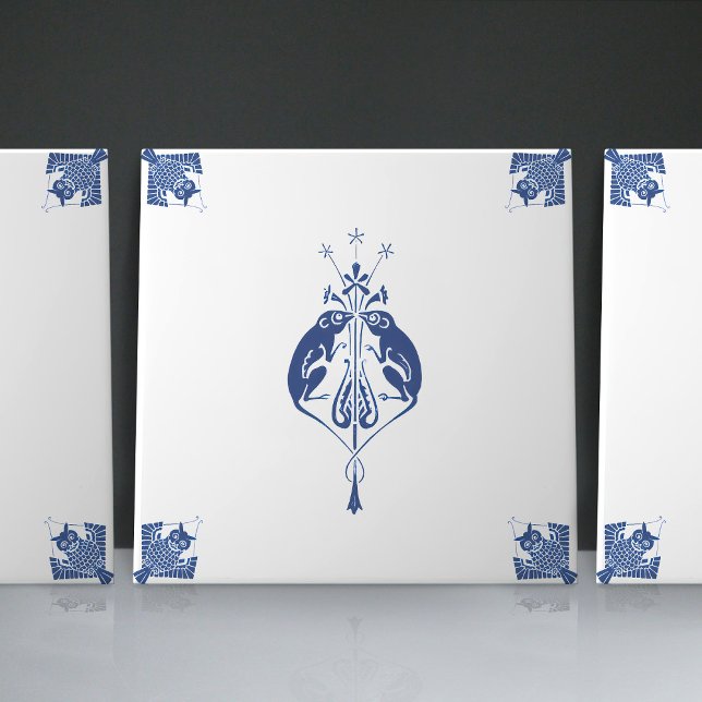 Blåtumörer i Delft Blue Creates i tidigt Art nouve Kakelplatta (Skapare uppladdad)