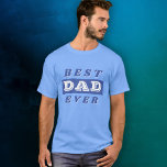 Blåtypografi i modern Bästa Pappa-Far T Shirt<br><div class="desc">Modern bästa Far-blått och vit Pappa-typografi T-Shirt. Söt keepy för en pappa.</div>