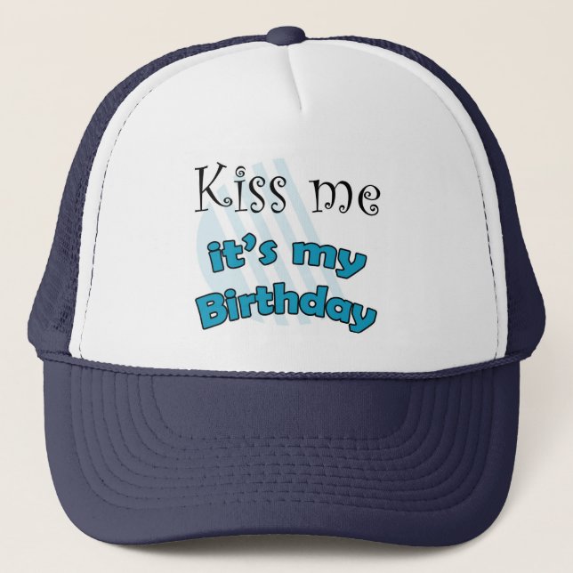 Blauwe kiss me it's my birthday keps (Framsida)