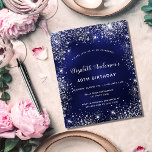 Blåvit glitter-inbjudan flygblad<br><div class="desc">Observera att inbjudan är papper och mycket tunn. Kuvert ingår inte. Om du vill ha mer omfattande inbjudningar (samma design) kan du besöka vår butik. En modern, snyggt och glamorös inbjudan till en 40:e (eller vilken ålder som helst) födelsedagsfest. En marin blå bakgrund, dekorerad med faux silver glitter, gnistor. Den...</div>