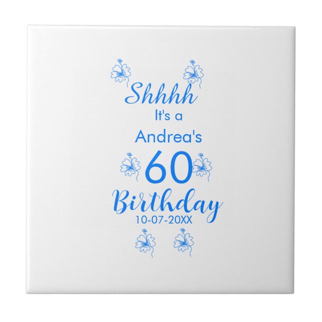 Blåvit mauve shhh 60-årsdagen blommigt namn kakelplatta (Framsidan)