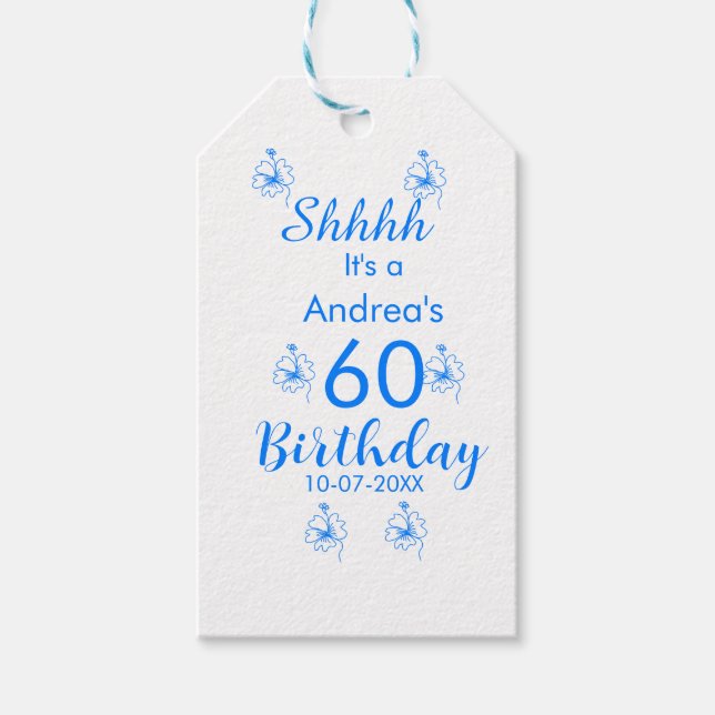 Blåvit mauve shhh 60-årsdagen blommigt namn presentetikett (Framsidan)