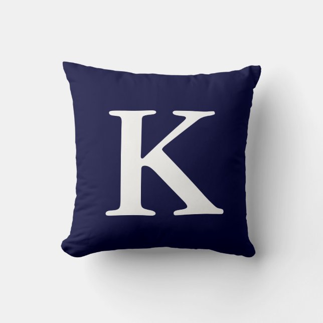 Blåvit monogrammed K Dekorativ kudde (Framsida)