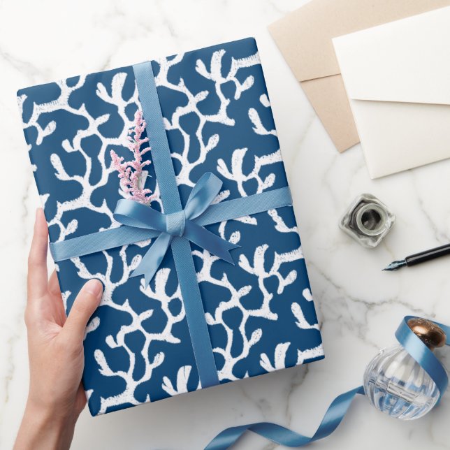 Blåvit och vit Abstrakt koral repeterande Mönster Presentpapper (Gifting)