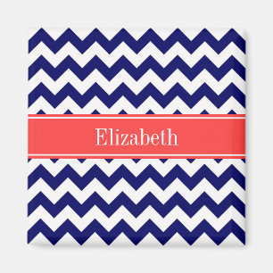Blåvit rödvit Chevron Coral Red Namn Monogram Magnet