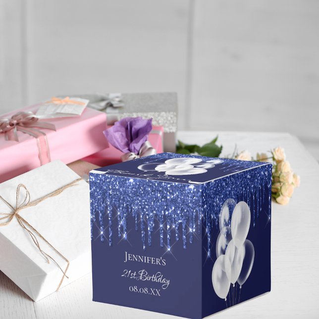 Blåvita glitter-ballonger i födelsedagsfest presentaskar (Skapare uppladdad)