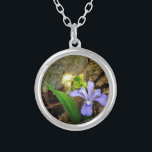 Blåvita lilor av bläckfisk av gris silverpläterat halsband<br><div class="desc">Fläktade Dwarf Iris vid Sjö Arrowhad-trail Foto av Sandy Closs medan han gick i maj. Vacker,  färglös blå lila Vild Iris växer på skogen nära detta klarblåa norra Georgien sjö. Blommor,  blommigt,  vilda blommor,  bröllop,  sympati,  födelsedag,  mors dag lavender white</div>
