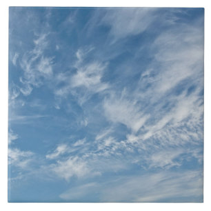 Blåvita moln från blå himmel, blå Mönster Kakelplatta