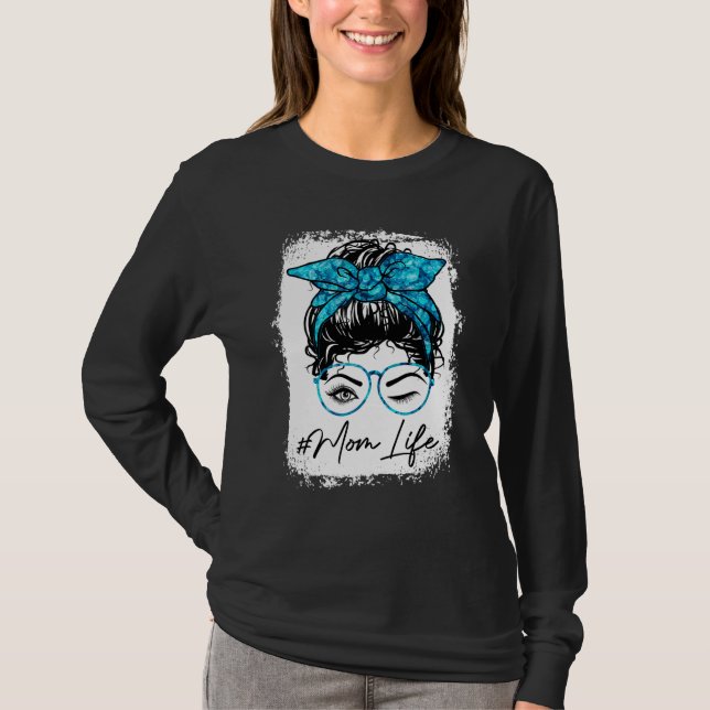 Bleached Blue Mamma Life Messy Bun Hair Wink Öga T Shirt (Framsida)