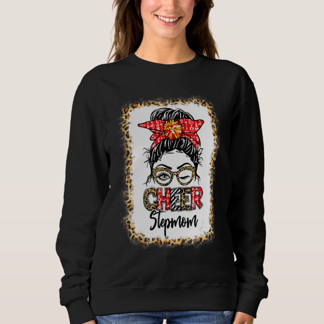 Bleached Cheer Stepmom Cheerleading Messy Bun Leop T Shirt (Framsida)