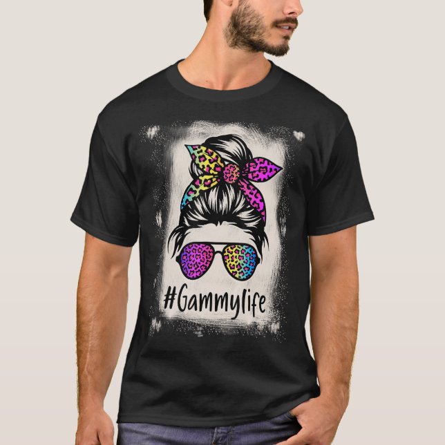 Bleached Gammy life Messy Bun Rainbow Leopard Moth T Shirt (Framsida)