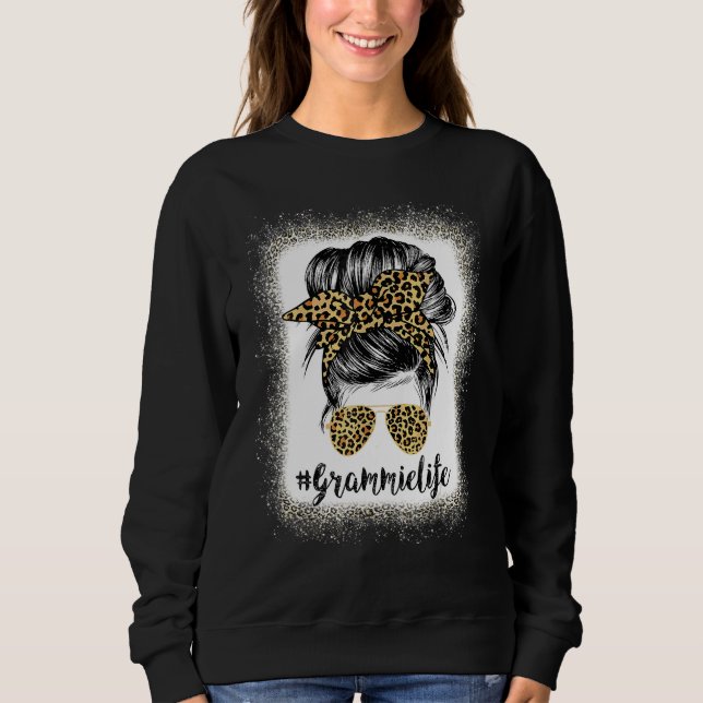 Bleached Grammie Life Leopard Messy Bun Women Moth T Shirt (Framsida)