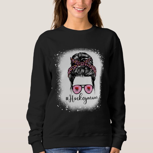 Bleached Leopard Pink Hockey Mom Life Messy Bun Mo T Shirt (Framsida)