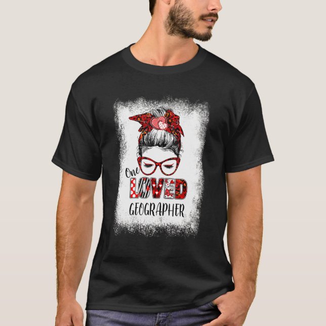 Bleached Messy Bun One Loved Geographer Valentine' T Shirt (Framsida)