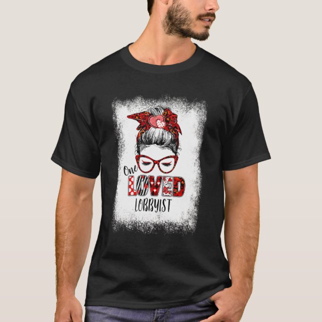 Bleached Messy Bun One Loved Lobbyist Valentine's T Shirt (Framsida)